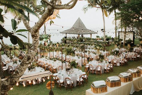 White Green Wedding, Greenery Wedding Theme, Romantic Reception, Bali Beach, Beach Wedding Reception, Bridal Styling, Wedding Party Ideas, Beach Wedding Decorations, Bali Wedding