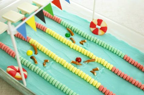 Swimming Pool Cake - great for a birthday cake! Olympic Swimming Pool, Olympic Food, Swimming Pool Cake, Swimming Cake, Olympics Party, Pool Cake, Marshmallow Peeps, Olympic Party, Olympic Swimming