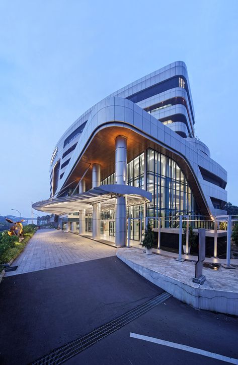 Hospital Exterior Design Facades, Drop Off Design, Hospital Design Architecture, Terrace Building, Modern Hospital, Commercial Design Exterior, Hospital Architecture, Private Hospitals, Hospital Design