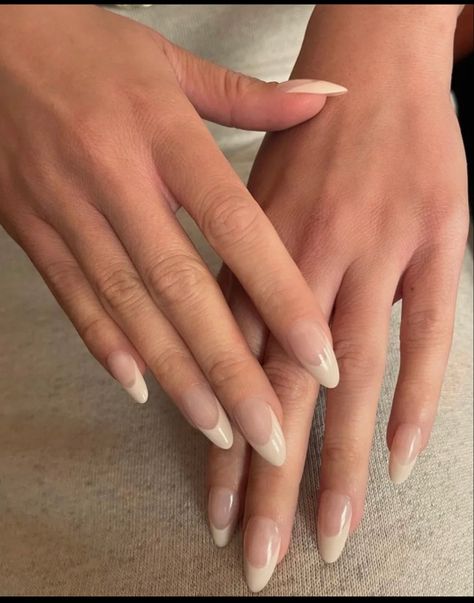 Vanilla Tips Nails, French Tip Nails Cream, French Vanilla Manicure, Off White French Nails, Creme French Tip Nails, Cream French Nails, Cream Tip Nails, Ivory French Tip Nails, Vanilla French Tip Nails