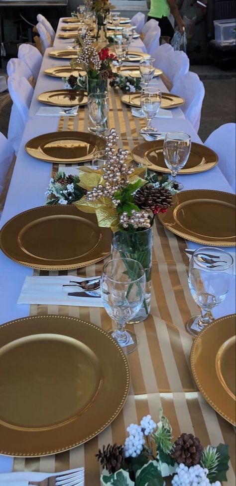 Glamour Table Setting, Diy Birthday Dinner Table Decor, 60th Birthday Party Table Set Up, Aesthetic Party Table Decor, Brown Themed Dinner Party, 50th Birthday Dinner Table Decorations, Graduation Dinner Set Up, Senior Dinner Table Decor, Simple Birthday Dinner Set Up Ideas