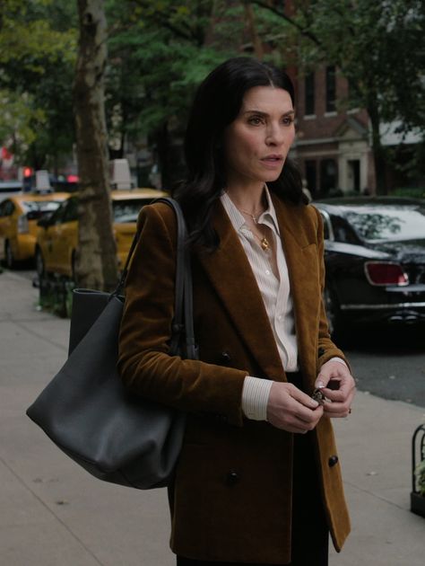 Brown Double-Breasted Cotton-Corduroy Blazer Worn by Julianna Margulies as Laura Peterson in The Morning Show The Morning Show Outfits, Laura Peterson, V Tv Show, Julianna Margulies, Outfits Wardrobe, Leather Beret, The Morning Show, Iconic Outfits, Timeless Looks