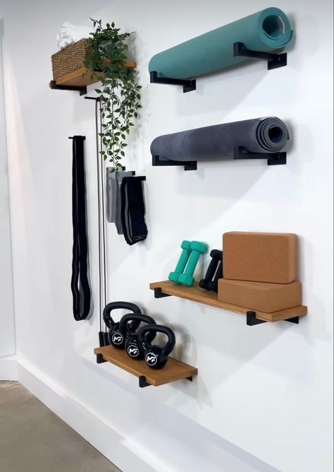 Gym Room Organization, Rustic Gym Design, Home Gym Attic, Physio Clinic Interior Design, Workout Corner In Bedroom, Gym Storage Wall, Bedroom Workout Space, Gym Wall Storage, Home Office Gym Combo Layout