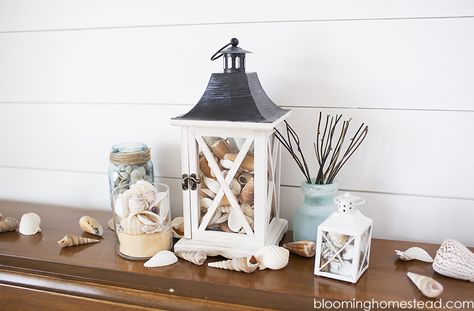 Simple Lantern Centerpieces, Small Porch Decor, Beach Keepsakes, Lantern Ideas, Lantern Centerpieces, Christmas Decorating Ideas, Beachy Decor, Diy Lanterns, Beach Diy