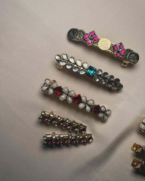 Kundan hair accessories starts from 40rs.. Can be customised into any color and sizes.. DM for price .. #kundan #kundanjewellery #kundanhairaccessories #kundanhairbands #centerclips #kundancenterclips #kundanstones #hairaccessories #kundanbangles #silkthread Kundan Clips, Kundan Bangles, Silk Jewelry, Handmade Fashion Jewelry, Beautiful Rose Flowers, Kundan Jewellery, Hair Bands, Rose Flowers, Silk Thread