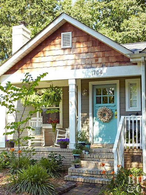 charming cottage porch blue door Cottage Exterior Colors, Door Redo, Exterior Updates, Best Exterior House Paint, Painted Houses, Cottage Porch, Exterior House Colors Combinations, Front Facade, Door Colors