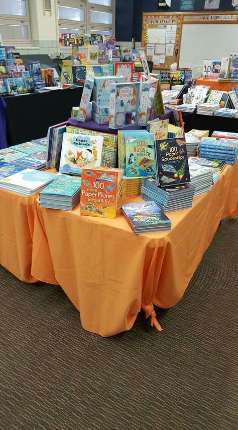 Book Fair Display Ideas, Book Fair Setup Display Ideas, Book Fair Display, Book Sale Display Ideas, Book Table Display, Book Fair Ideas Display, Book Swap Party, Market Stall Display Ideas, Stall Display Ideas