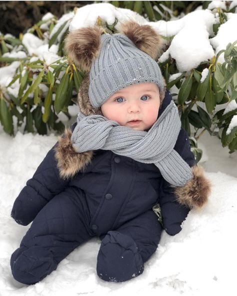 Kids Snow Outfits, Baby Snow Outfit, Jon Kent, Snow Outfits, Girls Winter Dresses, Baby Snow, Baby In Snow, Baby Room Inspiration, Snow Outfit