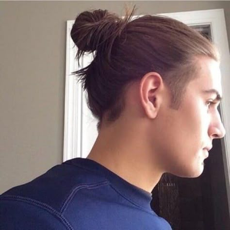 Man Bun Haircut, Man Bun Undercut, Man Bun Styles, Man Bun Hairstyles, Man Buns, Undercut Long Hair, Video Makeup, Hair Knot, Hair Styles Men