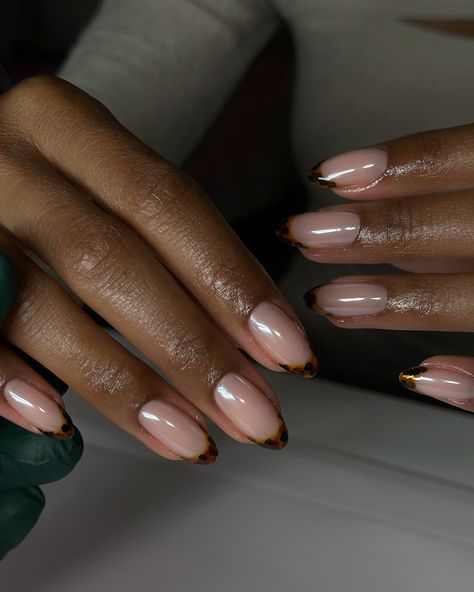 Pearly tortie🤎 #structuredmanicure French Tip With Pearl Chrome, Allyiahsface Nails, Clean Nail Look, Soft Feminine Nails, Timeless Nails Classy, January Pedicure, Pearl Gem Nails, Gold Tip Nails French, Nail Inspo Round