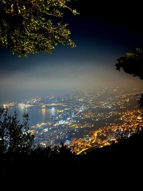 City Night Sky Aesthetic, City Lights Landscape Night, City Lights Mountain View, Romantic Scenery Night, Pretty Views Aesthetic Night, City Night Lights Aesthetic, Cityscape Night Photography, Nighttime Landscape Photography, Mountains At Night Aesthetic