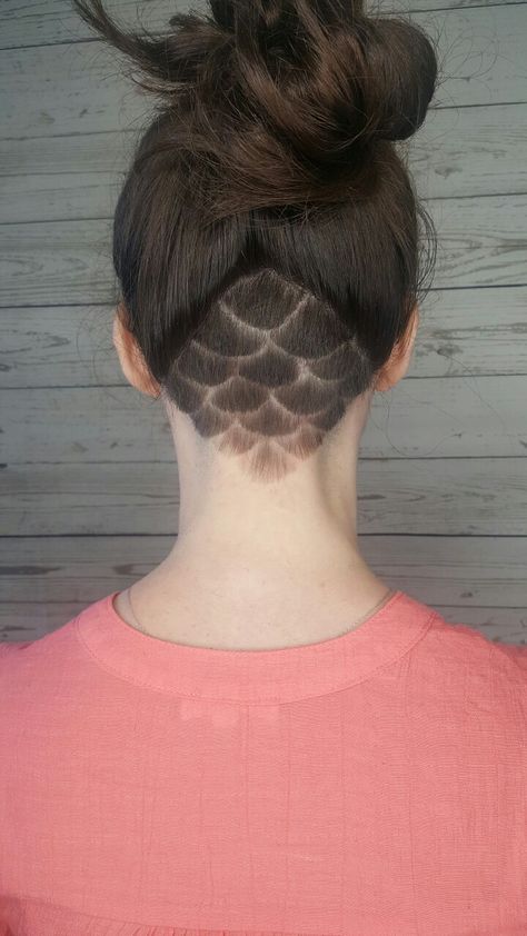 Mermaid scales undercut Cat Undercut Design, Mermaid Undercut, Undercut Designs, Mermaid Tattoo, Short Hair Trends, Hair Tattoos, Girl Haircuts, Makeup Styles, Undercut Hairstyles