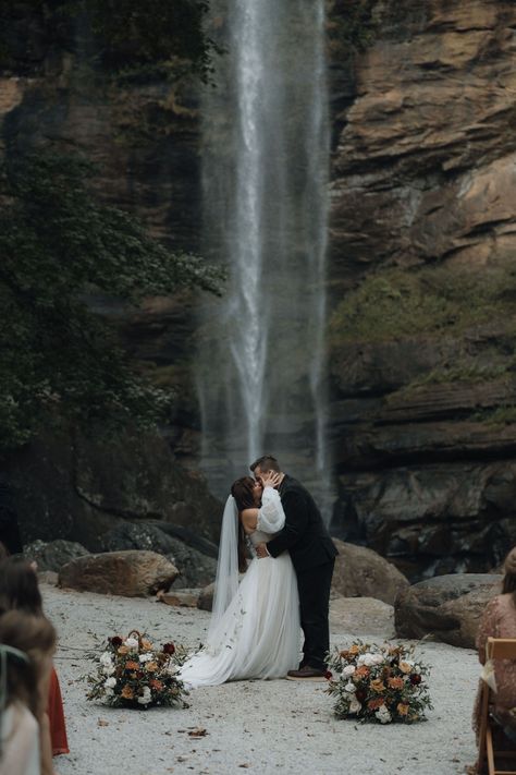 Toccoa Falls Georgia Wedding | Georgia Elopement Photographer | Intimate Waterfall Wedding | North Georgia Wedding Photographer | Jessi and Clay had an intimate wedding at Toccoa Falls and it was truly a fairytale moment. See lots of nature intimate weddings, outdoor intimate weddings, Toccoa Falls elopements, waterfall wedding locations, and Georgia wedding photos. Go to thistlewoodphoto.com to book your North Georgia wedding photographer. Amicalola Falls Wedding, Victoria Falls Wedding, Toccoa Falls Wedding, Tallulah Falls Georgia, Wedding Waterfall, Georgia Mountain Wedding, Picnic Elopement, Georgia Elopement, Toccoa Falls