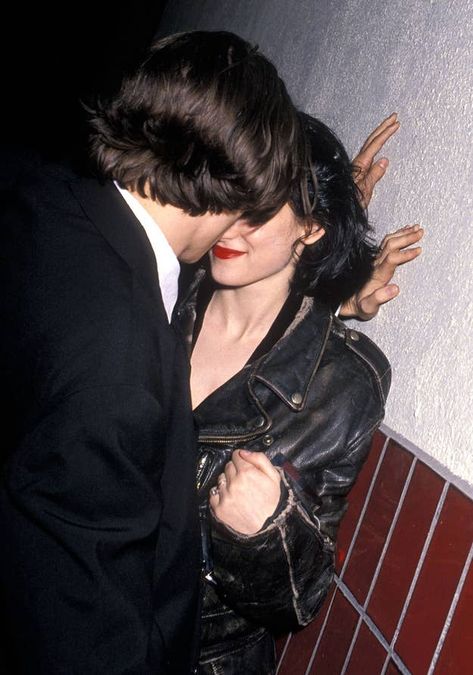 21 Reasons Johnny Depp And Winona Ryder Should Get Back Together Cindy Crawford 90s, Johnny And Winona, Johnny Depp And Winona, Winona Forever, جوني ديب, Kaptan Jack Sparrow, 21 Jump Street, Young Johnny Depp, Mark Wahlberg