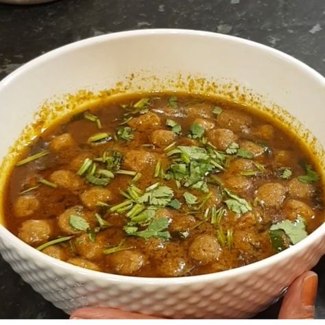 Quick Gravy, Authentic Indian Curry, Soya Chunks, Maharashtrian Recipes, Potato Gravy, Indian Curries, Makeup Logo, Types Of Vegetables, Indian Curry