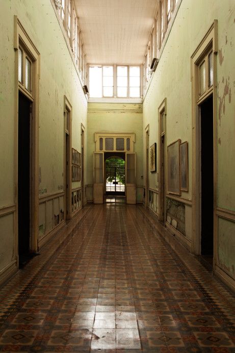 Apartment Corridor, Apartment Exterior, Juan Diego, Old Apartments, My Art Studio, Old Buildings, Model Homes, Apartment Building, Abandoned Places