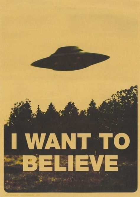 I Want To Believe Poster, Ufo Painting, Grunge Posters, I Want To Believe, Arte Peculiar, Wall Painting Decor, Classic Movie Posters, Poster Room, Decoration Photo