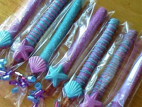 Mermaid Pretzels, Pretzel Business, Unicorn Majestic, Mermaid Treats, Mermaid Under The Sea Party, Mermaid Birthday Party Food, Pretzels Chocolate, Covered Pretzel Rods, Treat Business