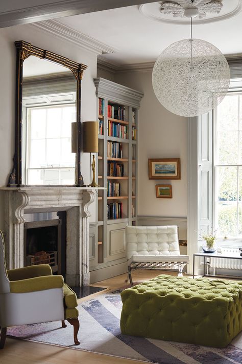 See Inside This Early Victorian Terraced House - The Gloss Magazine Victorian Terrace House Interior, Terrace House Living Room, Terrace House Interior, Living Room Victorian, Victorian Apartment, Terrace Living Room, Victorian Terraced House, Victorian Terrace House, Victorian Living Room