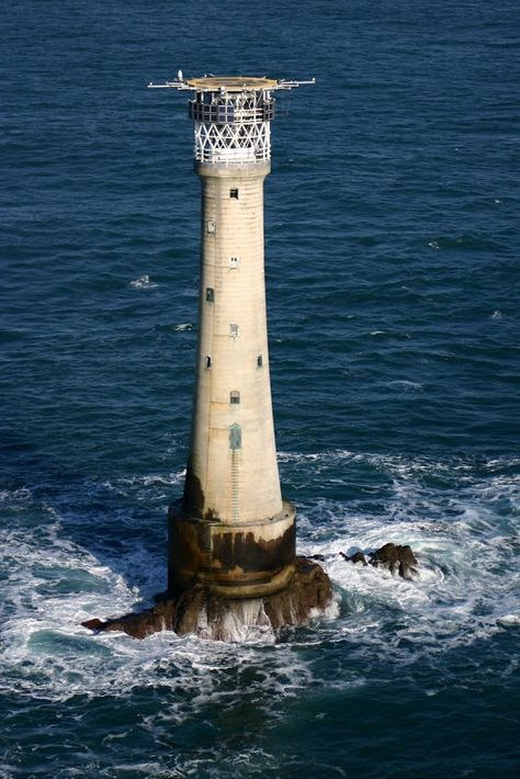 Bishop Rock is a small rocky ledge jutting out of the sea, 4 miles west of the Isles of Scilly in Cornwall. Lighthouse Lighting, Guinness Book Of World Records, Water Towers, Lighthouse Photos, Lighthouse Pictures, Guinness Book, Safe Harbor, Beautiful Lighthouse, Beacon Of Light