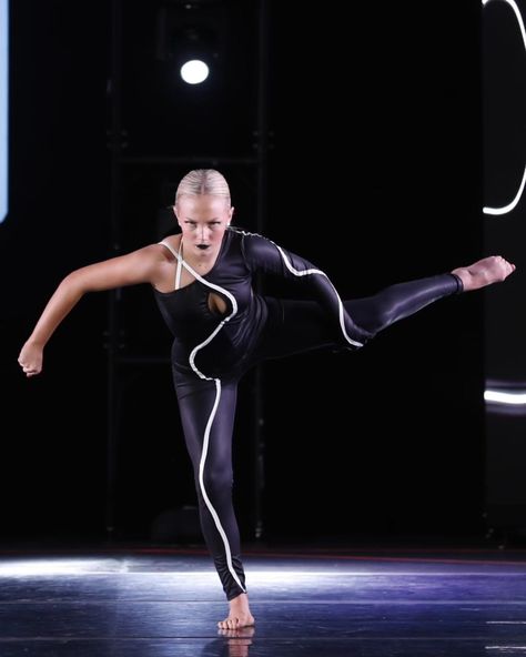 🤍🖤 P o s t H u m a n i s m 🖤🤍 @avawojodancer Choreographer: @darcibotsch Studio: @centrestage_dance_studio Competition: @thestreetzdance ... #solocostume #contemporarycostume #blackandwhite #mattemystique #bluemoonfabrics @bluemoonfabrics #blackuntitard #posthumanism #blacklipsstick #onesleeve #keyhole #dangerouswoman Dance Contemporary, Contemporary Costumes, Solo Costume, Costume Inspo, Genesis 1, Black Lips, H U, Dangerous Woman, Dance Studio