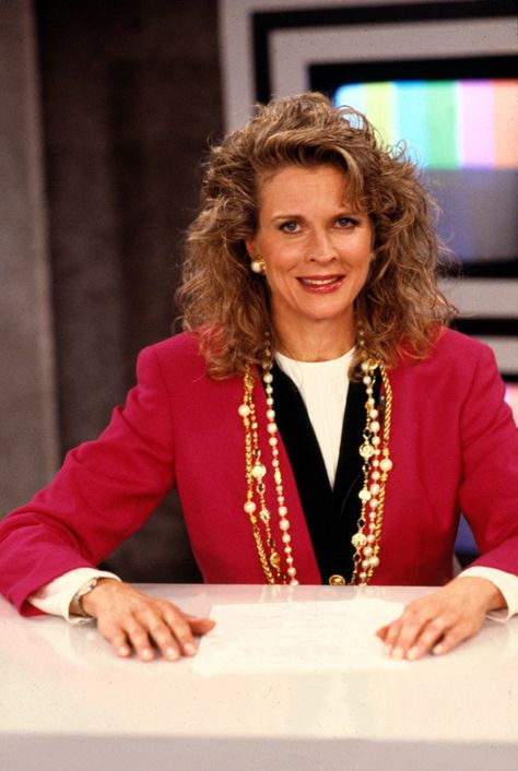 Murphy Brown - The Cut Boss Hairstyles, 1990s Tv Shows, Mommy Kissing Santa Claus, Actresses Hollywood, Miranda Bailey, Women In Charge, Brown Hairstyles, Liz Lemon, Murphy Brown