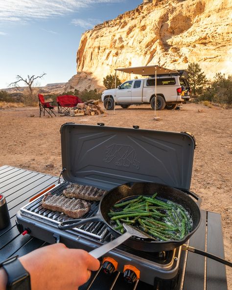 Eating outdoors gives your meal an instant flavour boost, but what takes your outdoor meals to the next level? (besides an epic view like the last photo 👀) The right gear! Have someone on your Christmas list dreaming of upgrading from basic hot dogs to gourmet on-the-go meals next summer? Our Grill and Burner Propane Stove is THE ultimate gift for the Camp Chef in your crew! 🏕️ Featuring a powerful 25,000 BTU/H stainless steel burner and an 8,000 BTU/H grill tube burner, this grill and burn... Granola Life, Campfire Snacks, Outdoor Meals, Camping Hacks Food, Camping Lunches, Camping Snacks, Camping Breakfast, Camping Dinners, Propane Stove