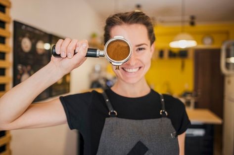 Barista Photoshoot Ideas, Barista Aesthetic Female, Barista Photoshoot, Barista Portrait, Barista Pose, Coffee Barista Photography, Barista Photography, Female Barista, Creative Shot For Graduation