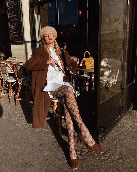 Paris : #Boyy #Gucci #ByFar #Paris #JWAnderson | Cool Chic Style Fashion Gucci Tights, Bag Jacquemus, Trench Coat Fall, Plaza Athenee, Look Grunge, Leonie Hanne, Blogger Inspiration, Paris Chic, Grunge Look