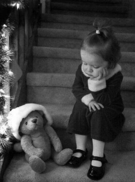 Funny Christmas Photos, Funny Christmas Pictures, Girl Sleeping, Funny Mom Quotes, Poor Children, Foto Ideas Instagram, Photography Pictures, Morning Light, Friends Funny