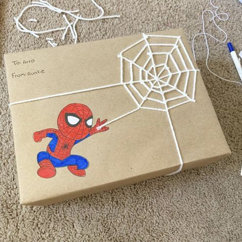 Spiderman Diy, Christmas Presents For Boyfriend, Spiderman Gifts, Diy Gifts For Men, Valentines Gift Bags, Marvel Gifts, Spiderman Party, Creative Gifts For Boyfriend, Cute Couple Gifts