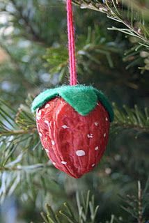 Get your kids to create this strawberry shaped walnut that is perfect as a Christmas tree ornament. Strawberry Ornament Diy, Walnut Shell Crafts, Christmas Crafts Sewing, The Grass Is Greener, Christmas Diy Kids, Grass Is Greener, Holiday Crafts Christmas, Handmade Christmas Ornaments, Christmas Ornaments To Make