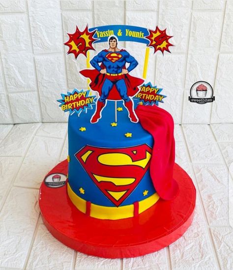 Superman Cake For Men, Superman Cake Ideas, Superman Birthday Party Cake, Superman Cake Design, Bolo Do Superman, Superman Birthday Cake, Blaze And The Monster Machines Party, Superman Cake, Superman Birthday Party