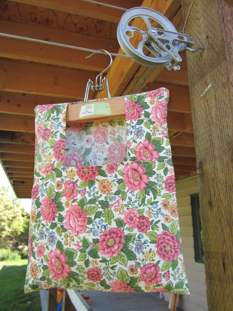 Diy Clothes Peg Holder, Homemade Peg Bag, Clothes Line Pin Bags, Diy Clothes Pin Bag Free Pattern, Clothes Peg Bag, Clothes Pin Bag Pattern Free How To Make, Peg Bags To Sew, Clothes Pin Bag Diy, Clothes Pin Bag Pattern Free