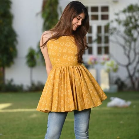 Summers Cotton Top Short Frock Top Design, Short Kurti Pattern On Jeans, Short Frock Kurti Design, Stylish Short Kurti On Jeans, Stylish Short Kurtis Design, Short Kurti Designs Latest Party Wear, Short Tops For Women Casual Indian, New Short Kurti Designs, Short Kurti Designs For Jeans