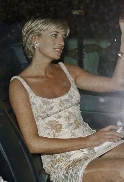 Diana 90s, Nan Kempner, Princess Diana Dresses, Princess Diana Pictures, Diana Fashion, Diana Vreeland, Lady Diana Spencer, Royal Princess, Diana Spencer