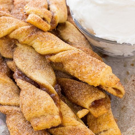 Apple Pie Cinnamon Twists | Deliciously Sprinkled Fall Recipes Snacks, Quick Apple Dessert, Easy Easter Brunch Recipes, Puff Pastry Twists, Easy Easter Brunch, Traditional Apple Pie, Yummy Pie Recipes, Apple Puff Pastry, Cinnamon Twists