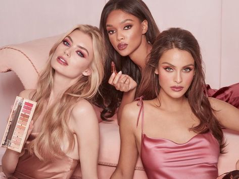 Makeup Essentials For Beginners, Charlotte Tilbury Mini, Pillow Talk Lipstick, Pink Eyeshadow Look, Lipstick Liner, Lip Liner Set, Beauty Shots, How To Line Lips, Pillow Talk