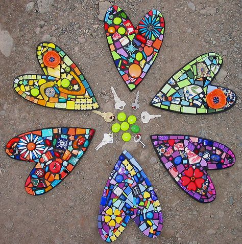 mosaics Mosaic Hearts, Mixed Media Mosaic, Mosaic Madness, Mosaic Stained, Mosaic Ideas, Glass Mosaics, Mosaic Projects, Mosaic Diy, Mosaic Designs