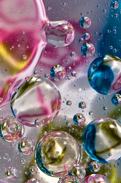 Burbujas de soñadores. Colorful Bubbles, Blowing Bubbles, Foto Tips, Water Photography, Water Art, Foto Art, Water Droplets, 판타지 아트, Abstract Photography