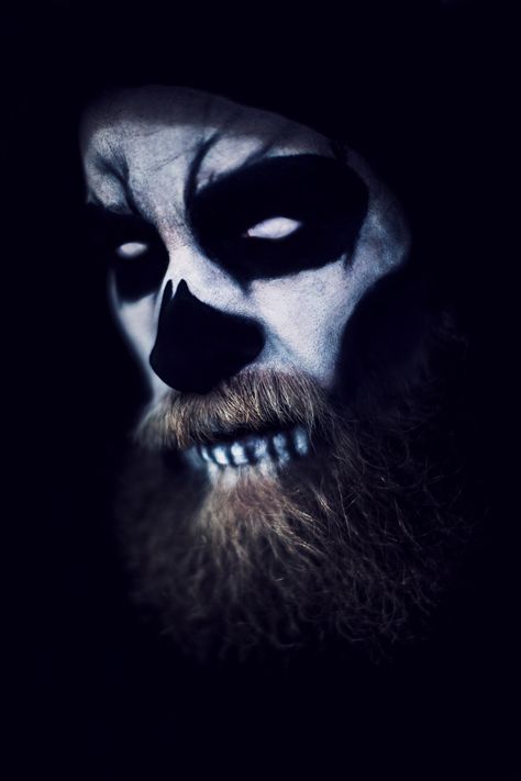 Skeleton Makeup Beard, Beard Halloween Makeup, Halloween Makeup Men Beard, Mens Halloween Makeup, Male Costumes, Beard Makeup, Halloween Beard, Halloween Makeup Clown, Horror Make-up