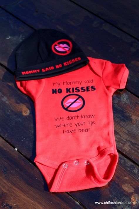 Kisses Shirt, Newborn Shirts, Baby Life Hacks, Projets Cricut, Funny Baby Clothes, Funny Baby Onesies, Baby Born