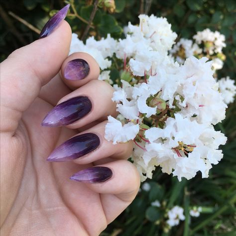 Purple Claw Nails, Black To Purple Nails, Purple Amethyst Nails, Amethyst Nail Art, Witchy Purple Nails, Black Purple Ombre Nails, Amythest Nails, Dark Purple Nails Aesthetic, Dark Witchy Nails