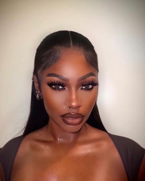 Imani Ayan on Instagram: "New hair, New year, new vibessssss okay…" Brown Makeup Looks, Birthday Makeup Looks, Dark Makeup Looks, Face Beat Makeup, Natural Glam Makeup, Soft Makeup Looks, Makeup For Black Skin, Brown Skin Makeup, Brown Makeup