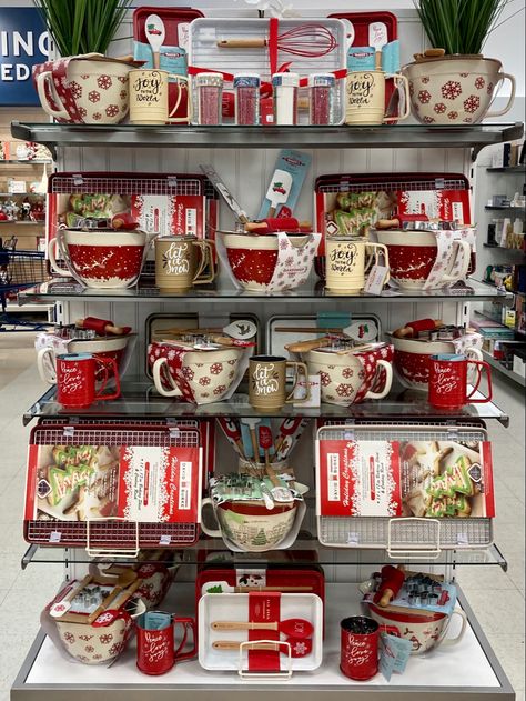 Homegoods Endcaps, Homeware Display, Silverware Display, Tj Maxx Decor, Supermarket Display, Christmas Haul, Christmas Window Display, Home Goods Store, Apartment Patio Decor