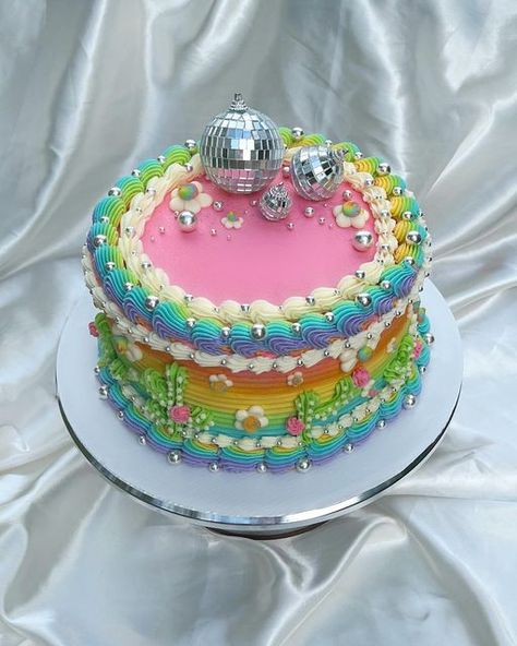 Lisa Frank Cake, Vintage Cake Design, Ganache Filling, Buttercream Decorating, Pearl Cake, Edible Pearls, Obsessed With Her, Ruffle Cake, Old Design