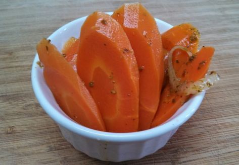 Hot Carrots Recipe, Marinated Carrots, Spicy Pickled Carrots, Pickled Carrots Recipe, Heritage Recipes, Spicy Carrots, Taco Shop, Pickled Carrots, Pickled Veggies