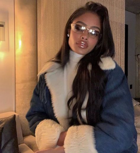 Stella Alonso, Night Time Outfits, It Girl Aesthetic, Apres Ski Outfits, Winter Attire, Classy Girl, Glamour Dress, Skiing Outfit, Fall Fits