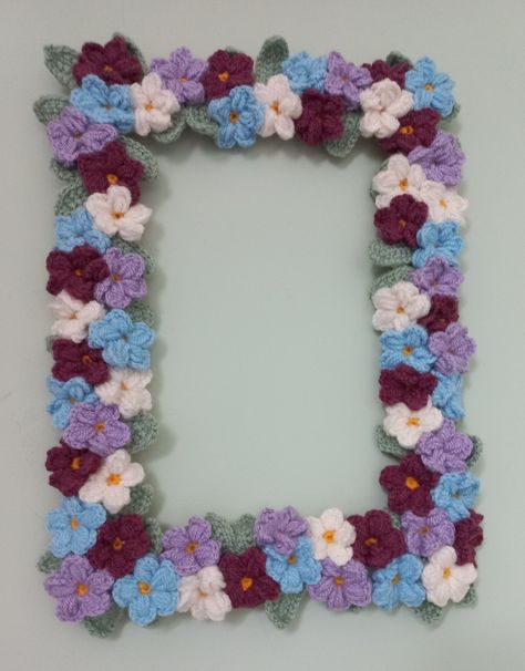 Crochet Photo Frame Free Pattern, Mirror Border Diy, Crochet Mirror Frame, Crochet Picture Frame, Crochet Frame, Free Crochet Sweater, Decorated Mirror, Crochet Gift Ideas, Crochet Patterns Free