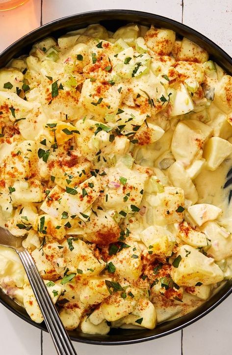 Best Southern Potato Salad — How To Make Southern Potato Salad Southern Style Potato Salad, Southern Potato Salad, Corn Salad Recipes, Nashville Hot Chicken, Bbq Sides, Pickle Butter, Salad Toppings, Potato Sides, Potato Side Dishes